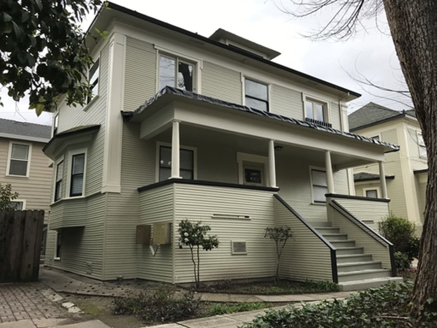 Sacramento Apartment: 711 18th Street