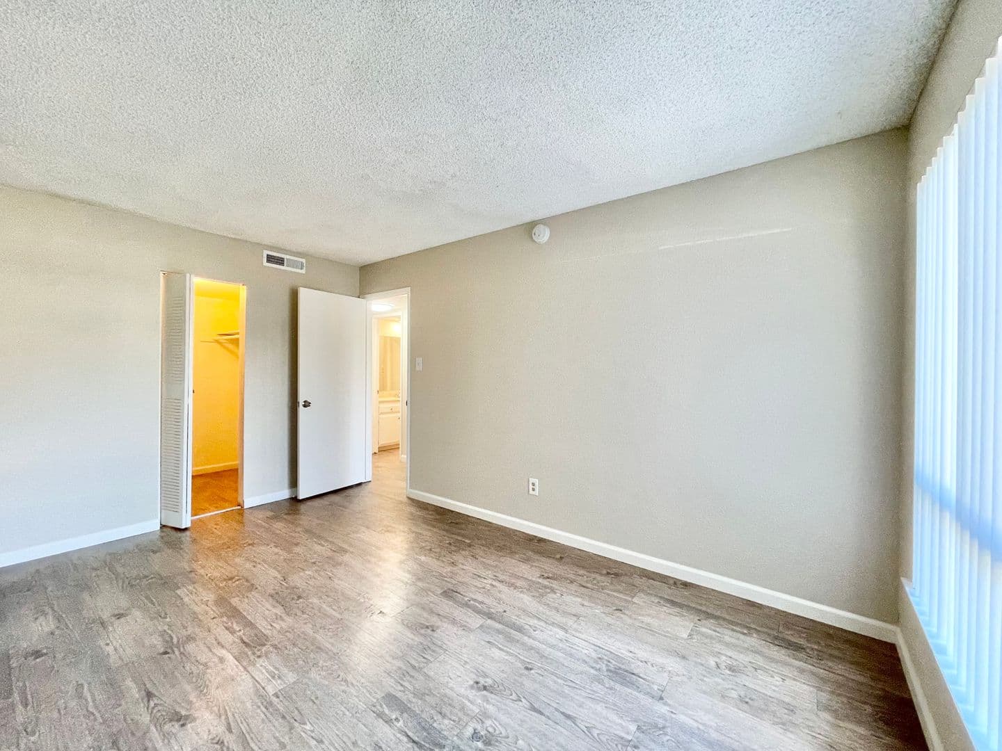 Sacramento Apartment: 1171-1181 Evelyn/2646-2654 Matheson Way