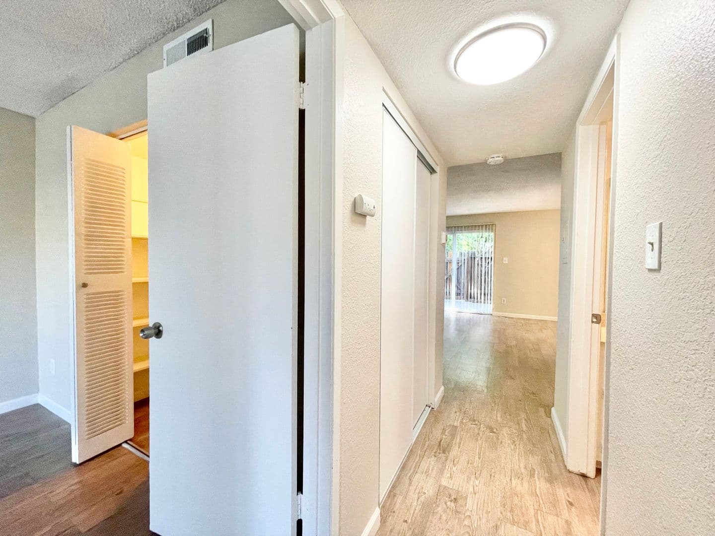 Sacramento Apartment: 1171-1181 Evelyn/2646-2654 Matheson Way