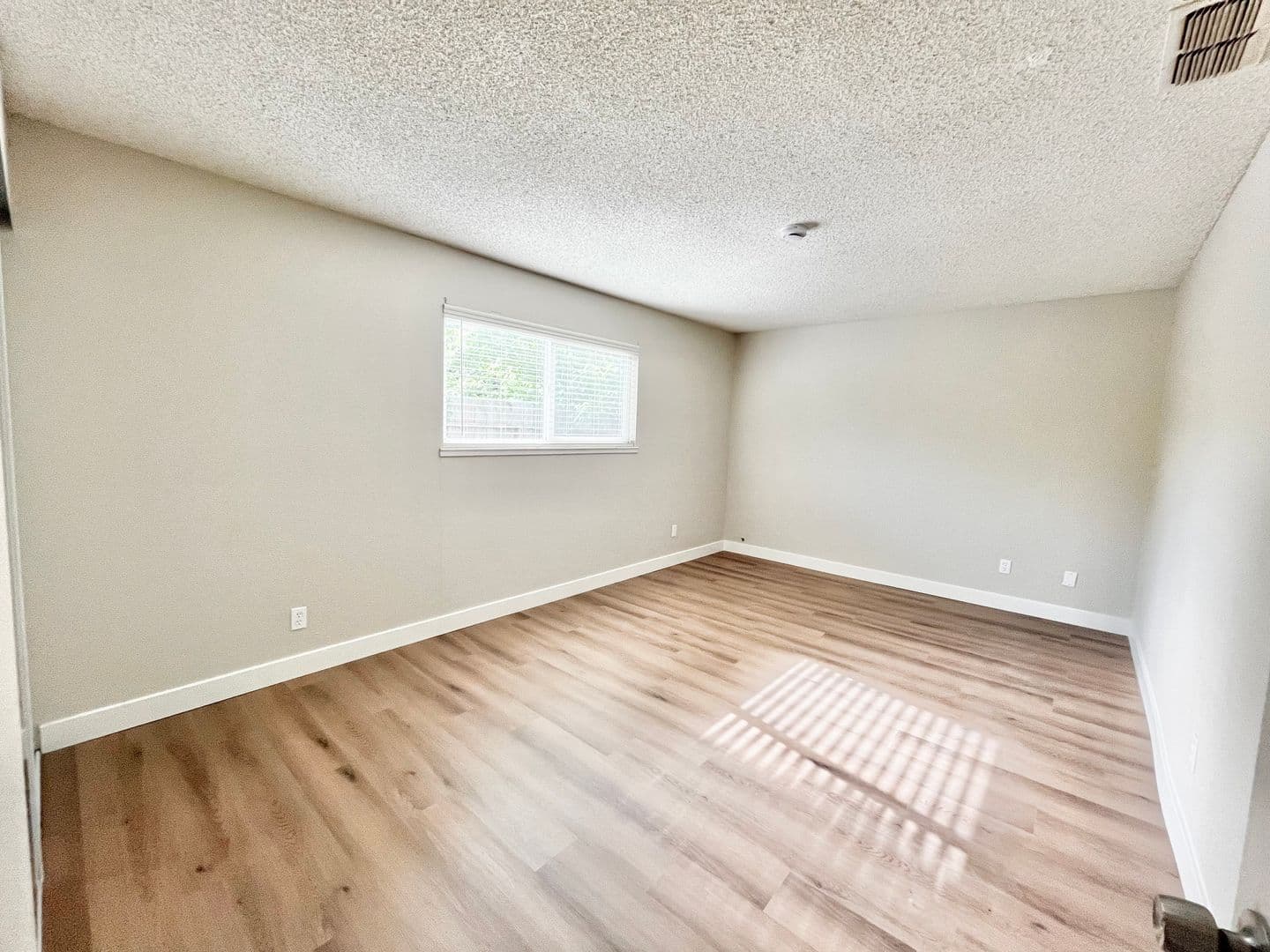 Carmichael Apartment: 5632 Cypress Avenue