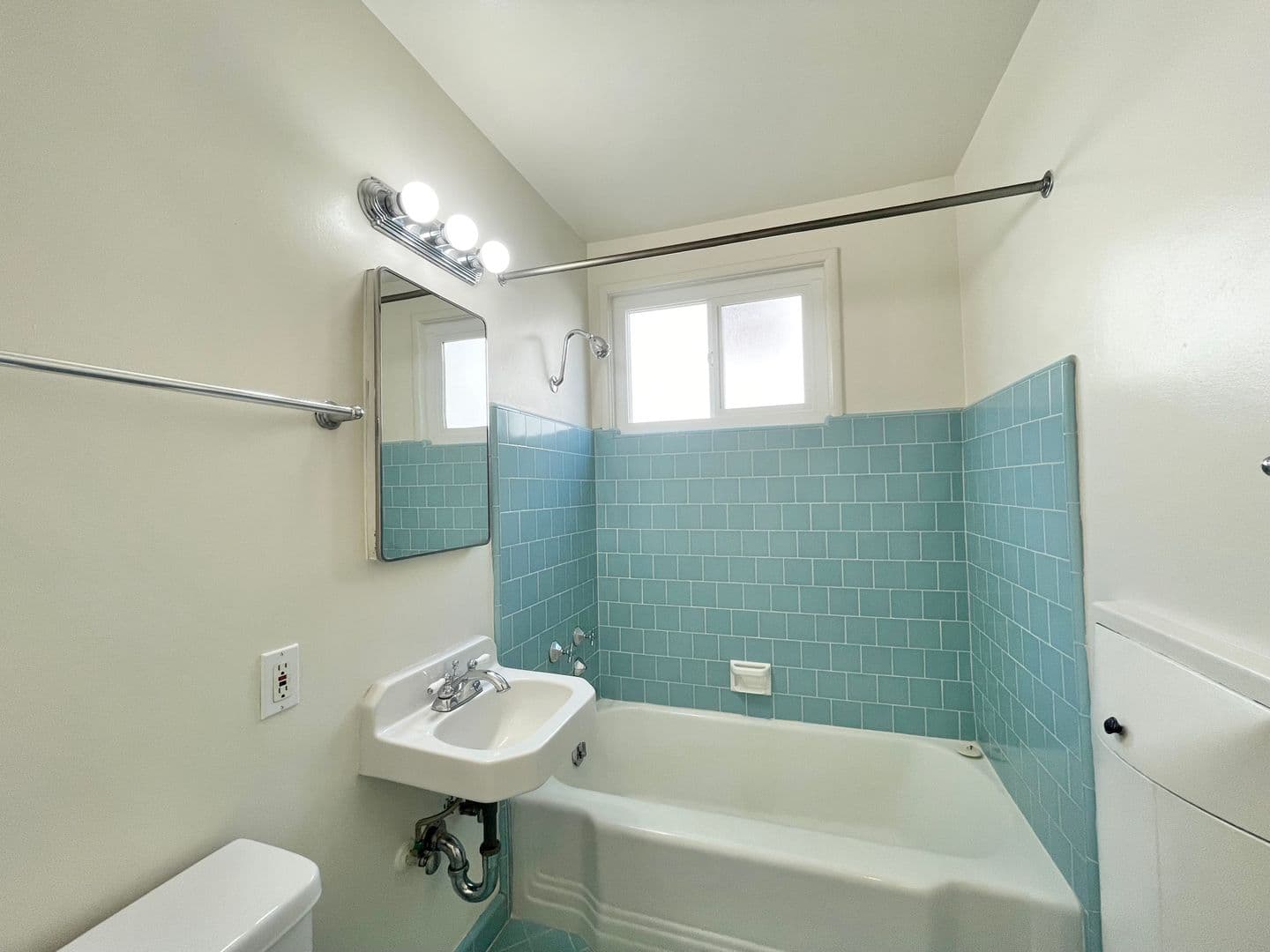 Sacramento Apartment: 328 51st Street