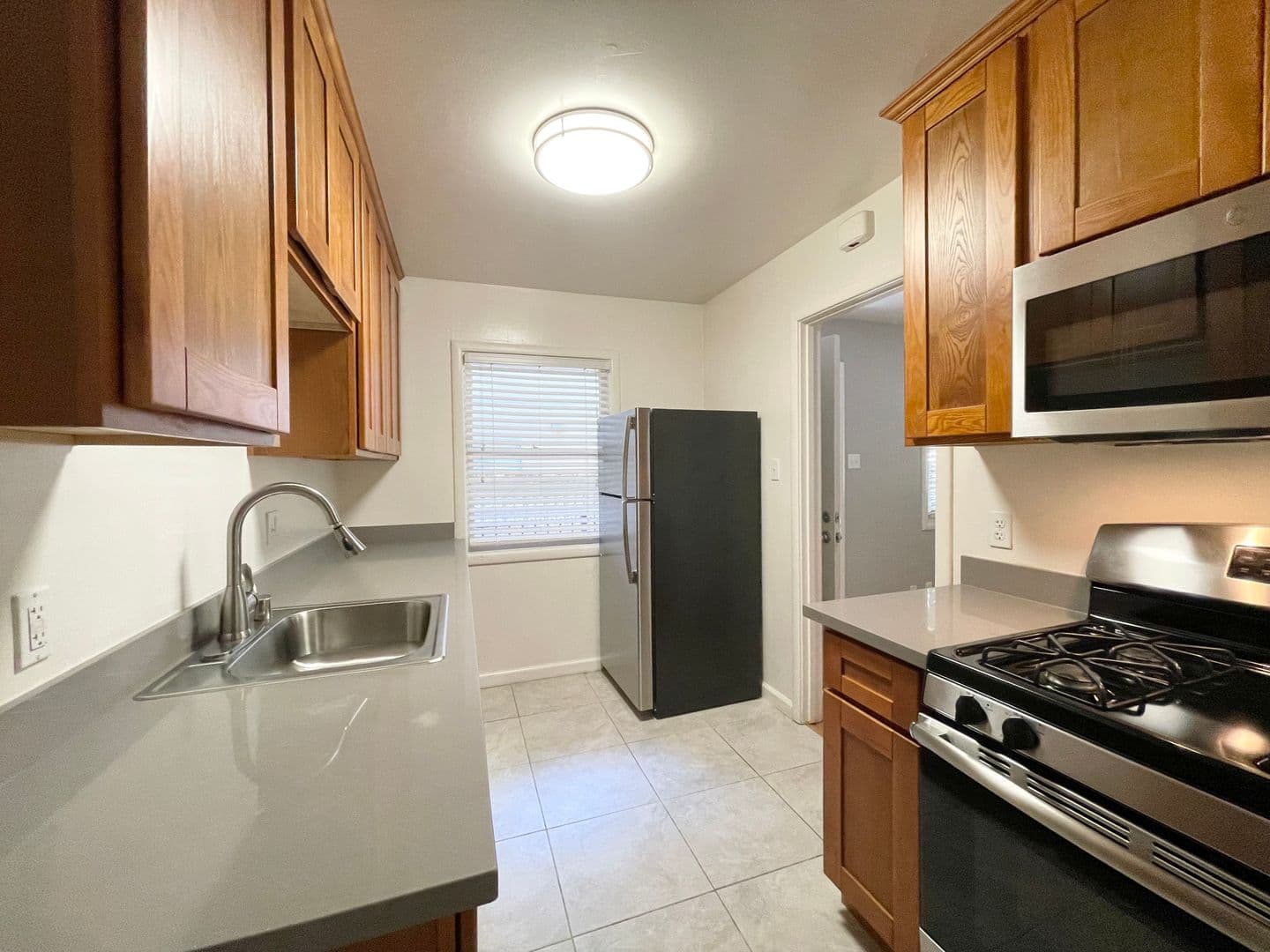 Sacramento Apartment: 411 22nd Street