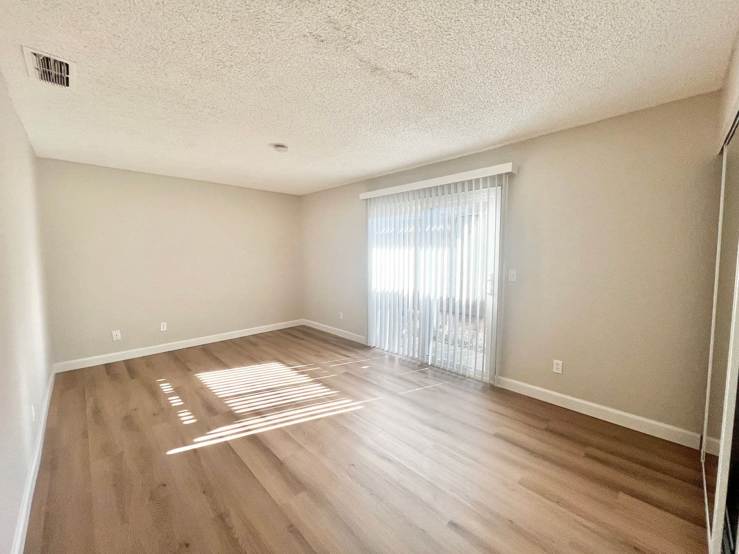 Carmichael Apartment: 5632 Cypress Avenue