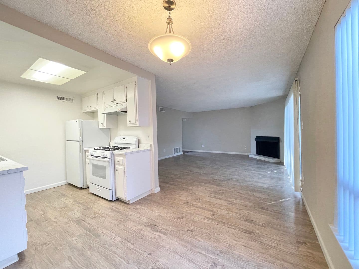 Sacramento Apartment: 1171-1181 Evelyn/2646-2654 Matheson Way
