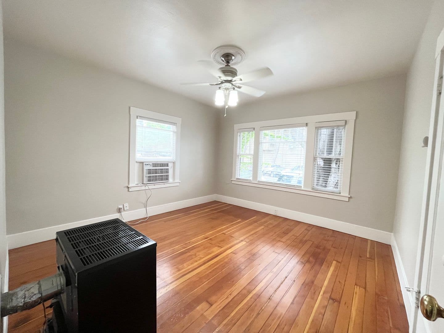 Sacramento Apartment: 827 24th Street