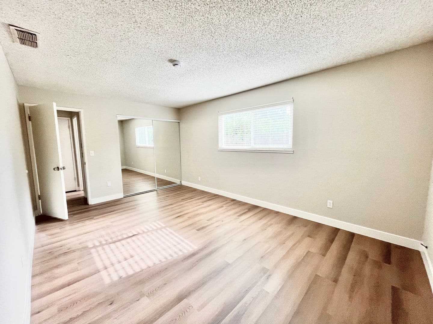 Carmichael Apartment: 5632 Cypress Avenue