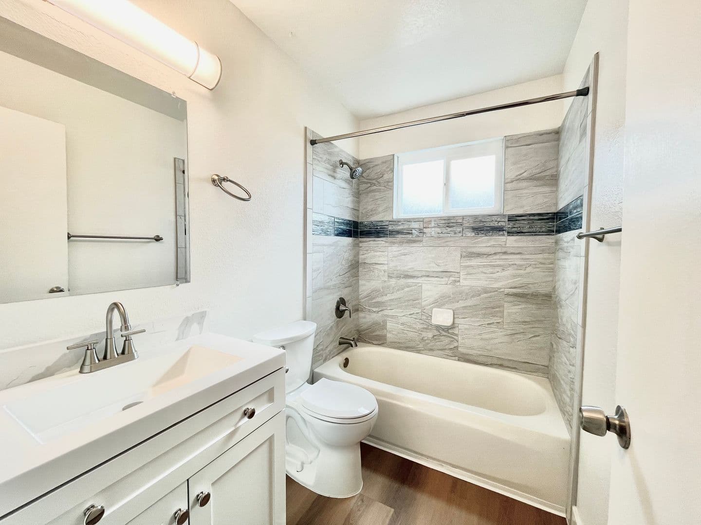 Carmichael Apartment: 5632 Cypress Avenue