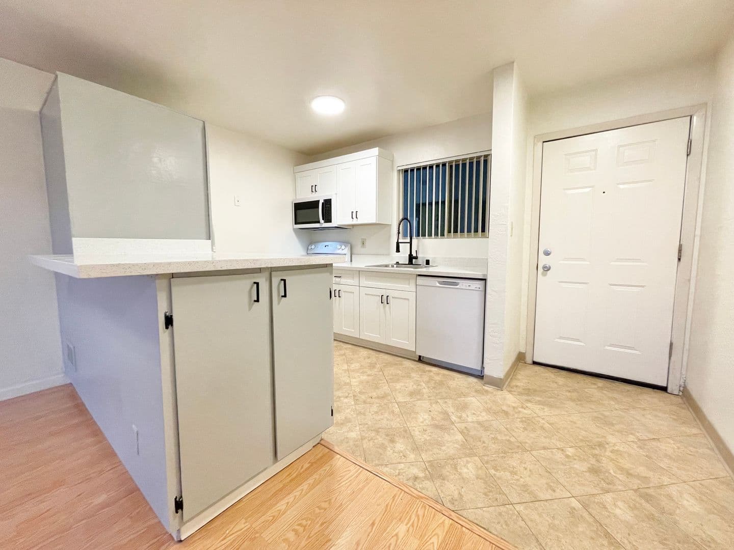 Sacramento Apartment: 4500 Del Rio Road