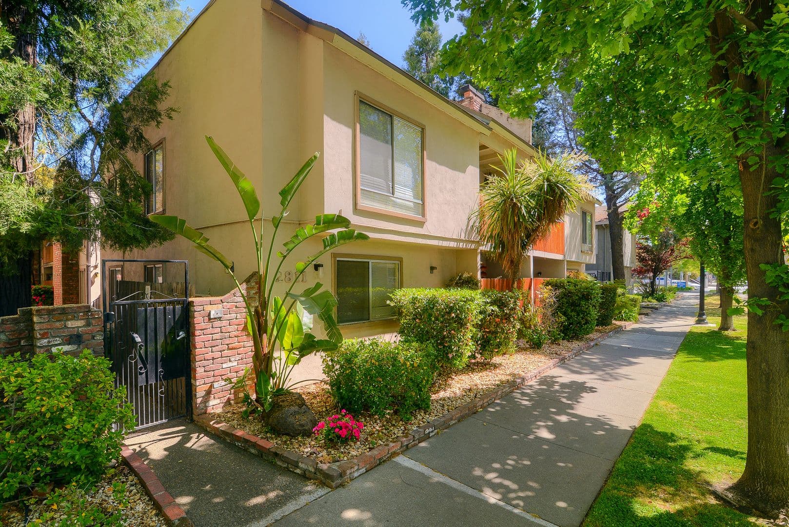 Sacramento Apartment: 2811-15 E Street