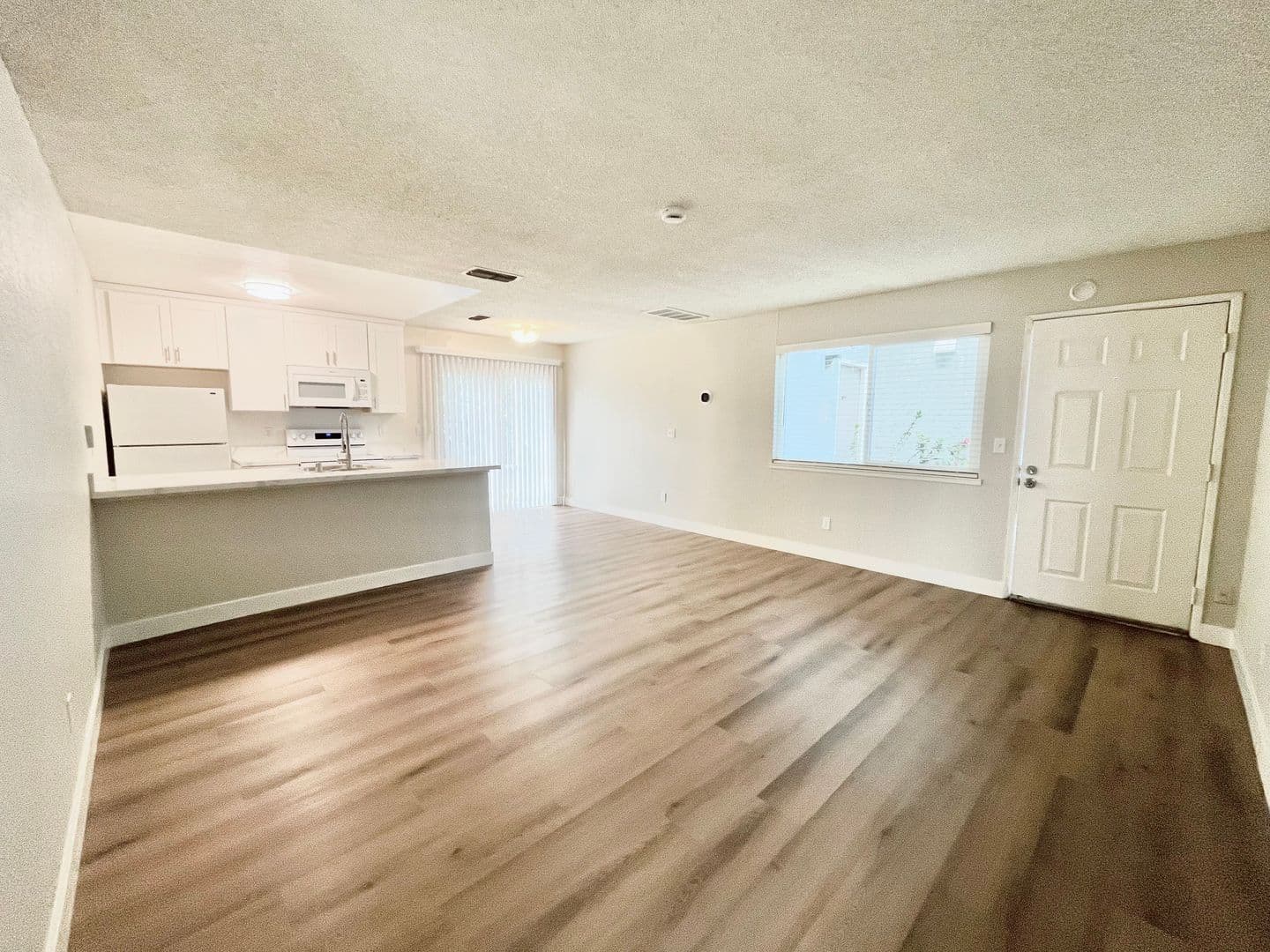 Carmichael Apartment: 5632 Cypress Avenue