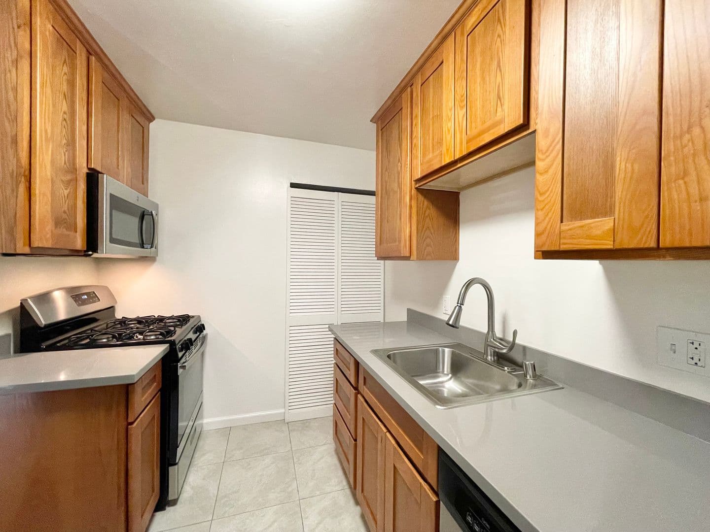 Sacramento Apartment: 411 22nd Street