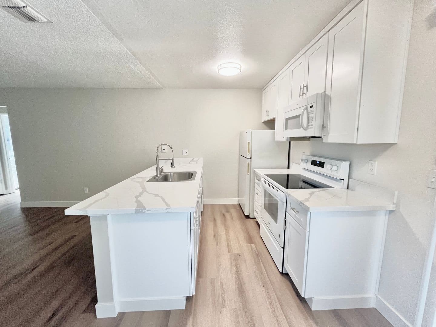 Carmichael Apartment: 5632 Cypress Avenue