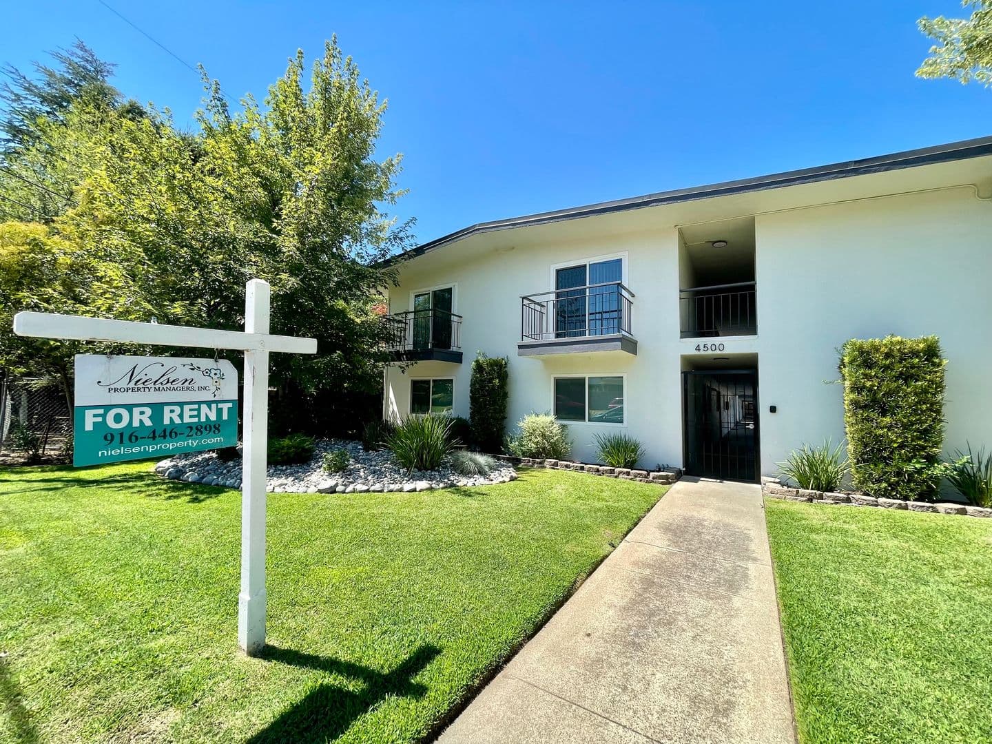 Sacramento Apartment: 4500 Del Rio Road