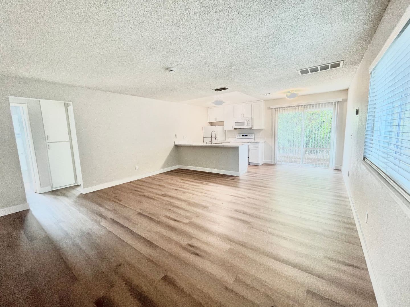 Carmichael Apartment: 5632 Cypress Avenue
