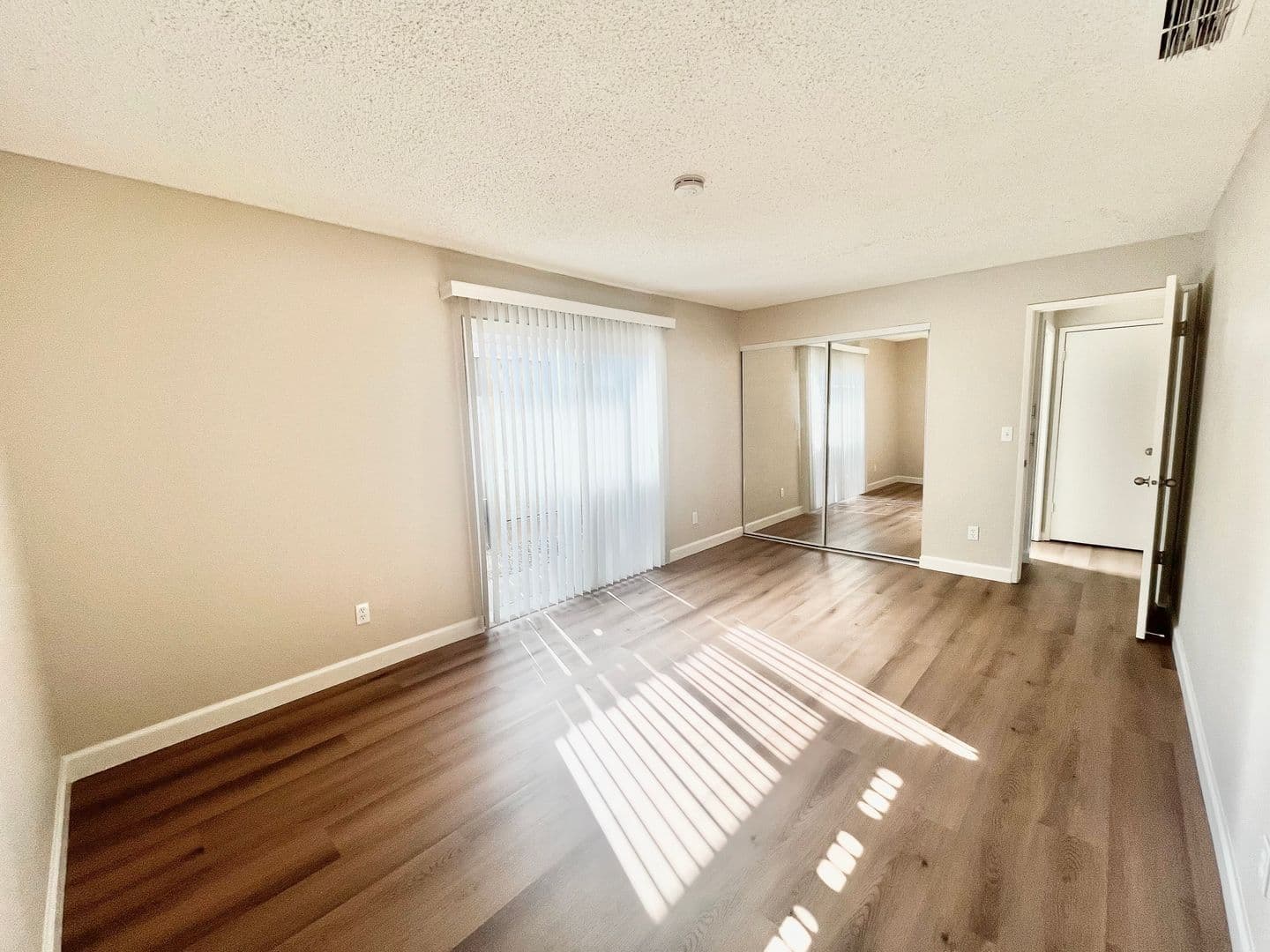 Carmichael Apartment: 5632 Cypress Avenue