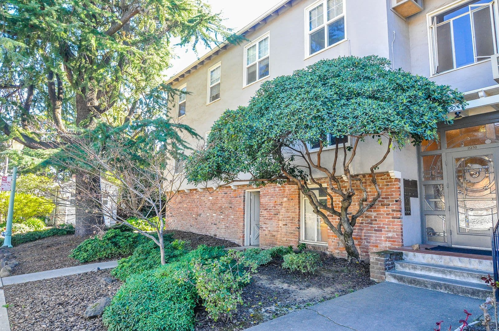 Sacramento Apartment: 2230 10th Avenue