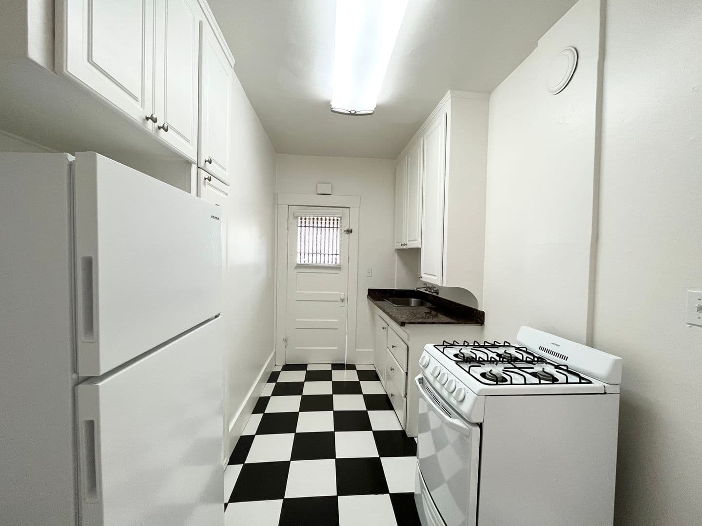 Sacramento Apartment: 827 24th Street