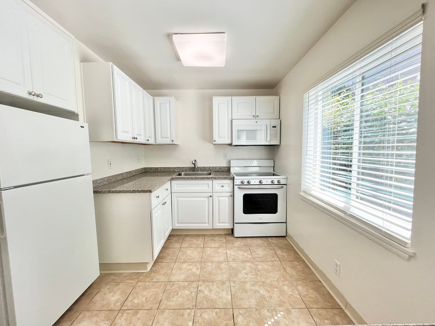 Sacramento Apartment: 2414 Capitol Avenue