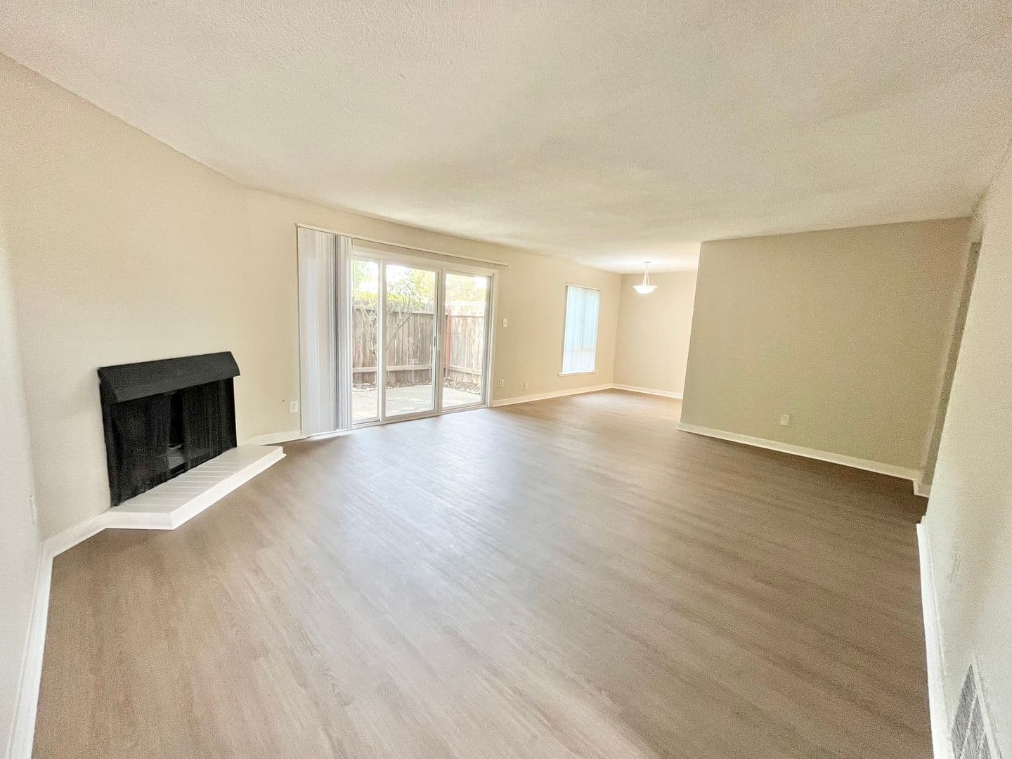 Sacramento Apartment: 1171-1181 Evelyn/2646-2654 Matheson Way