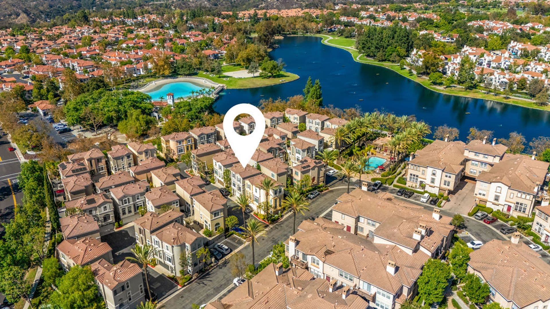 Rancho Santa Margarita House: 205 Montana Del Lago Dr