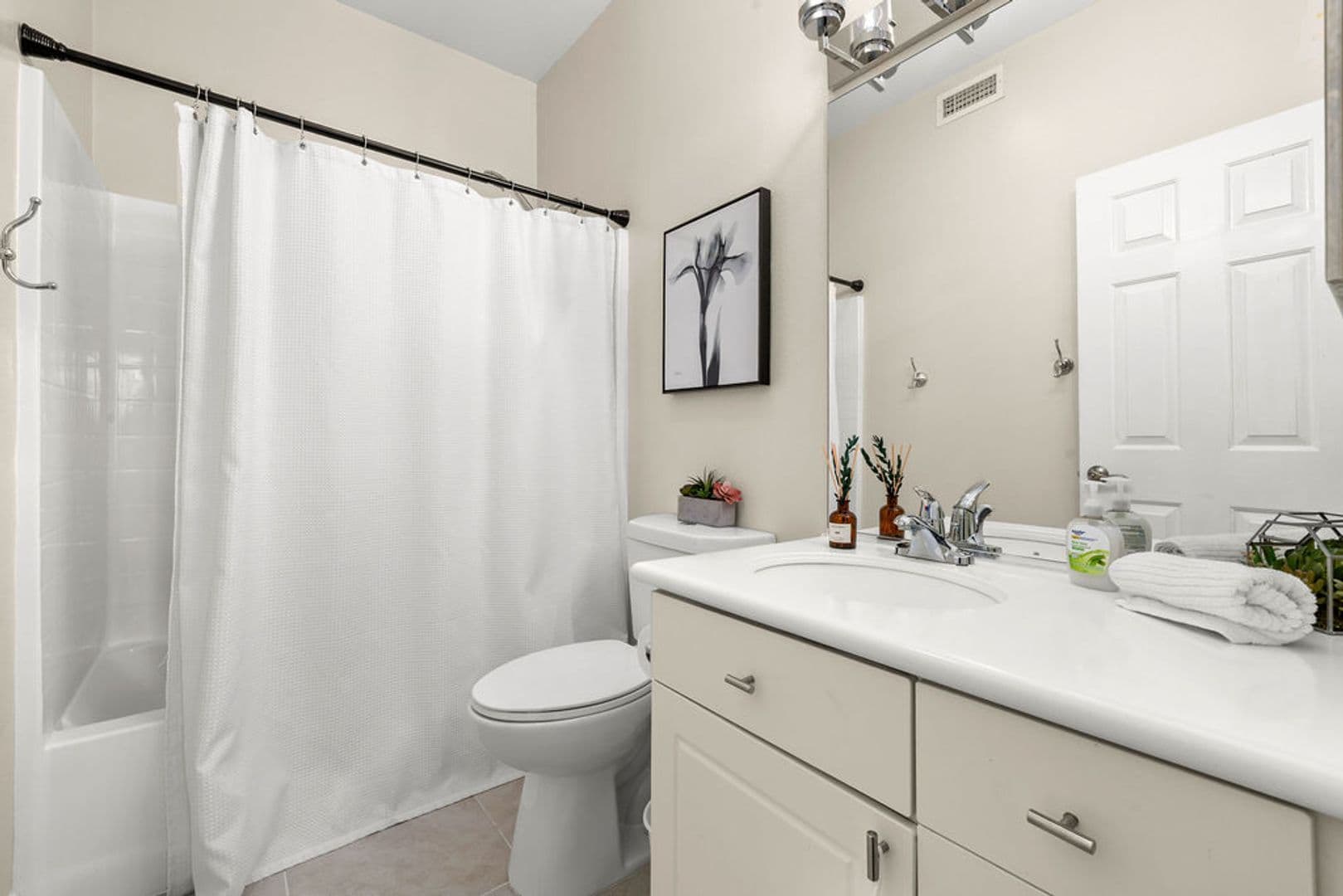 Rancho Santa Margarita House: 205 Montana Del Lago Dr