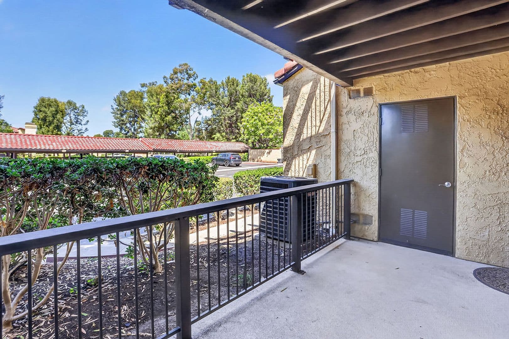 Laguna Hills House: 25661 Indian Hill Ln #F
