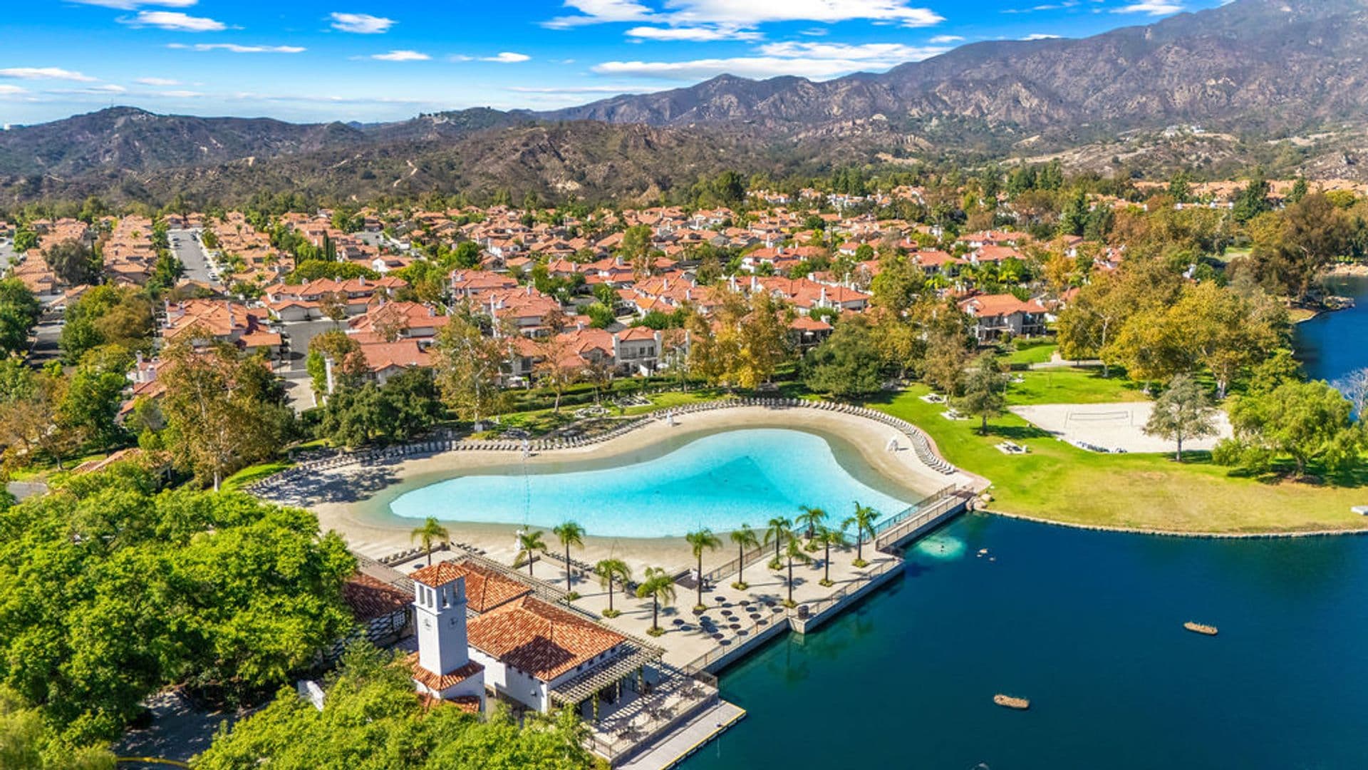 Rancho Santa Margarita House: 205 Montana Del Lago Dr