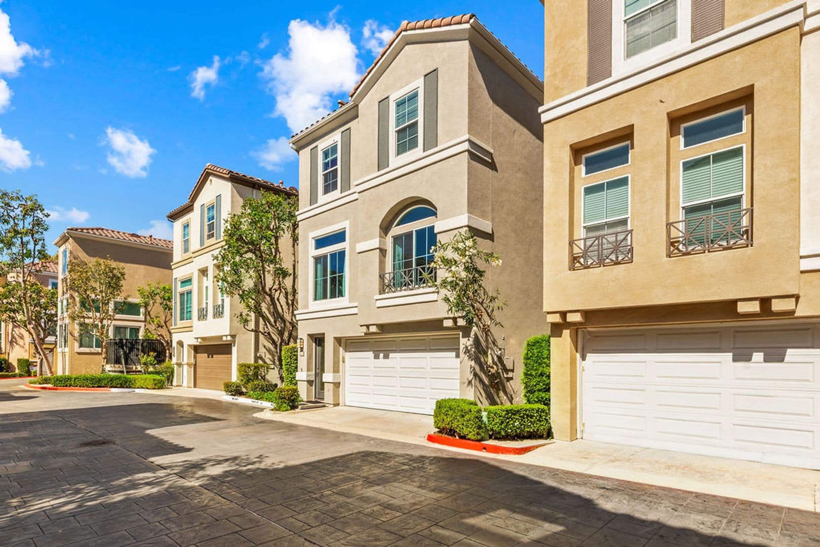 Rancho Santa Margarita House: 205 Montana Del Lago Dr