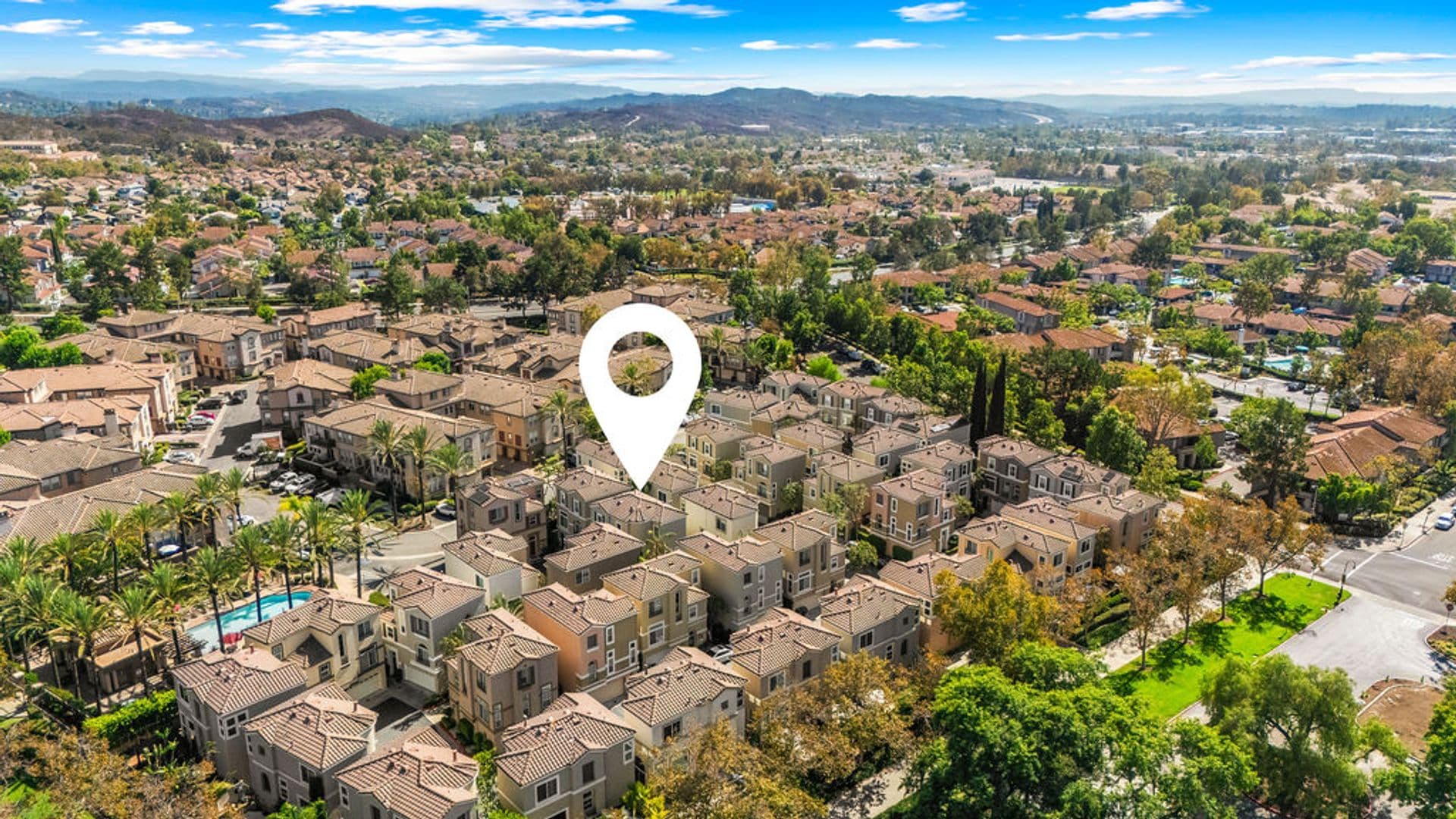 Rancho Santa Margarita House: 205 Montana Del Lago Dr
