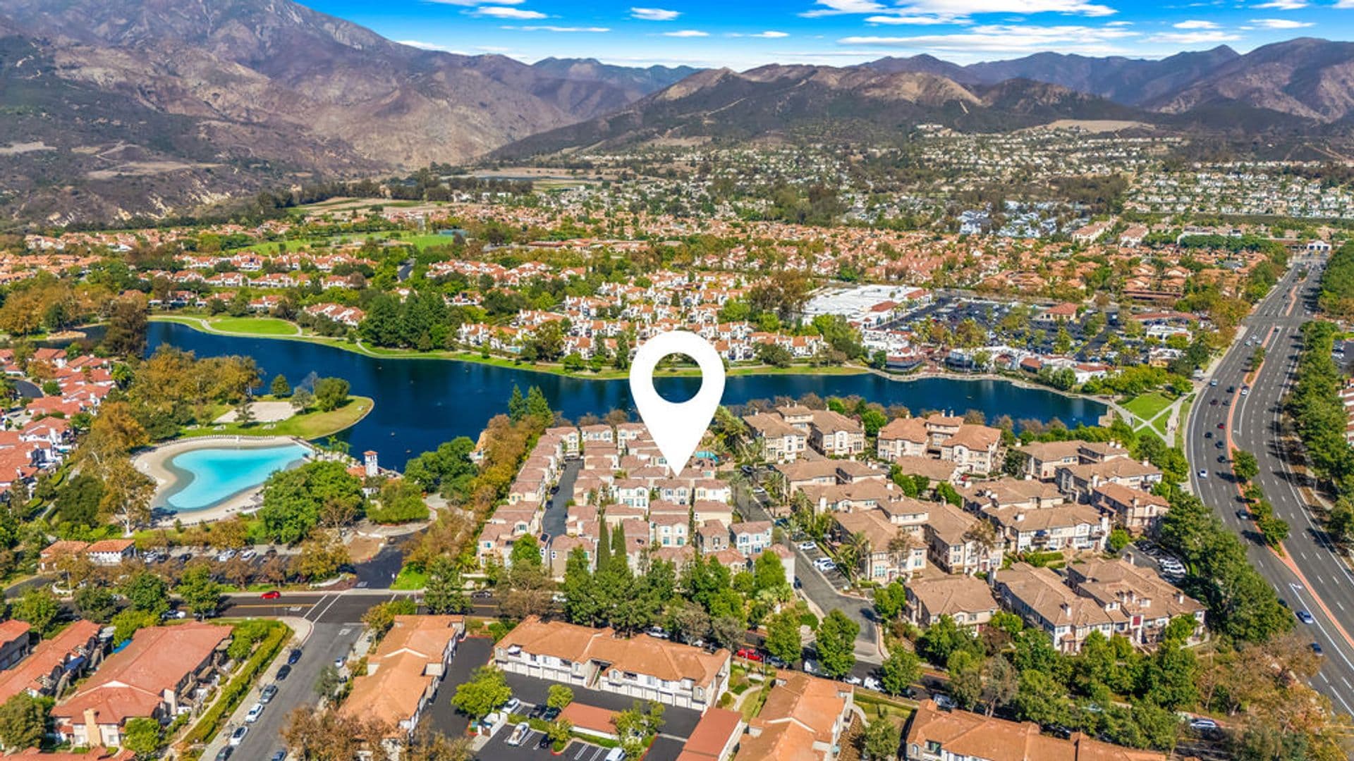 Rancho Santa Margarita House: 205 Montana Del Lago Dr