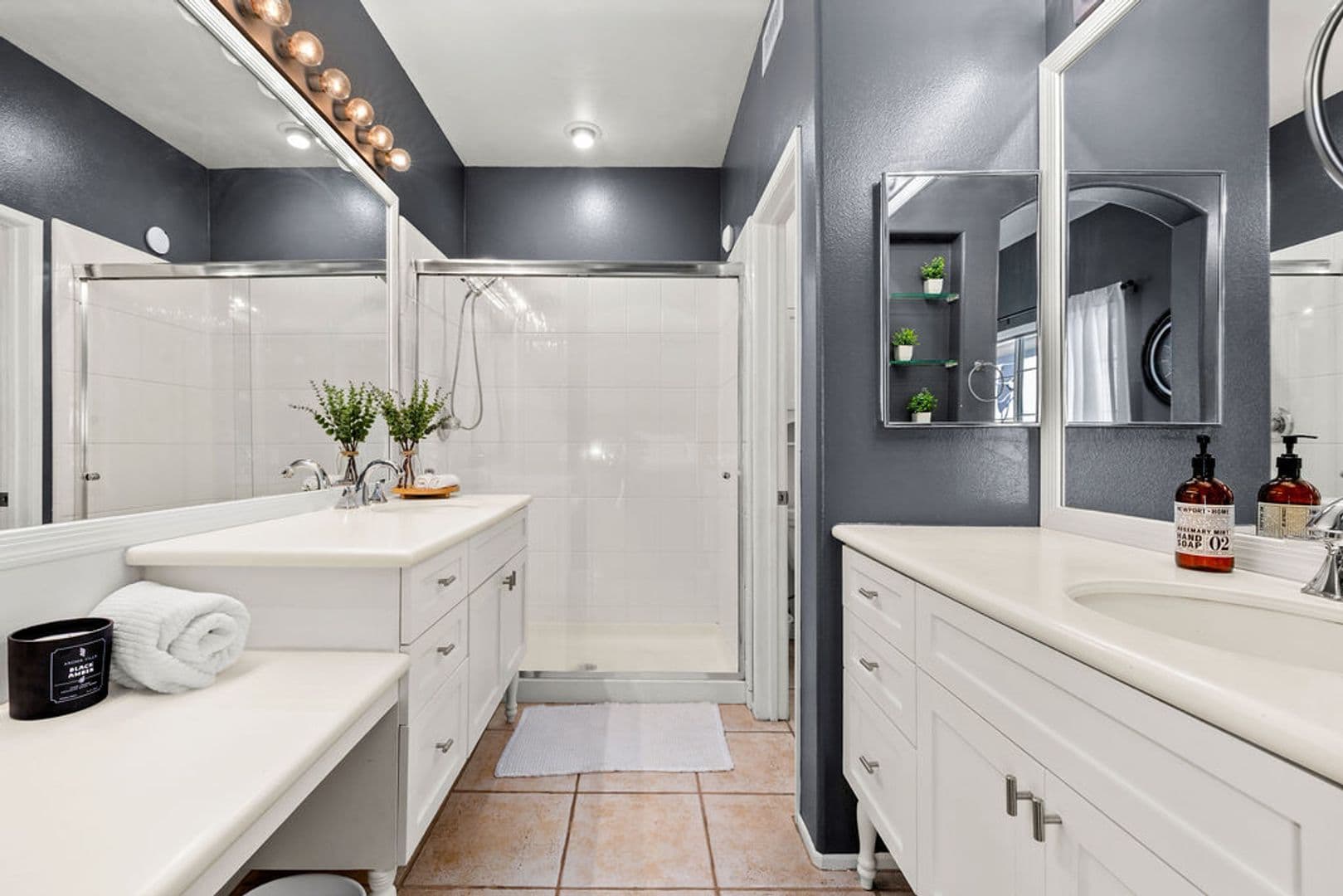 Rancho Santa Margarita House: 205 Montana Del Lago Dr