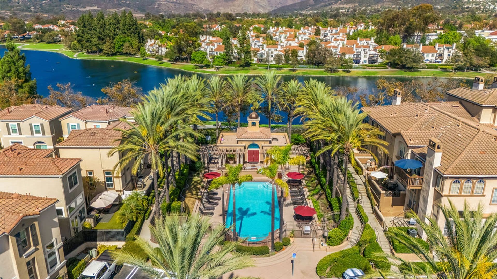 Rancho Santa Margarita House: 205 Montana Del Lago Dr