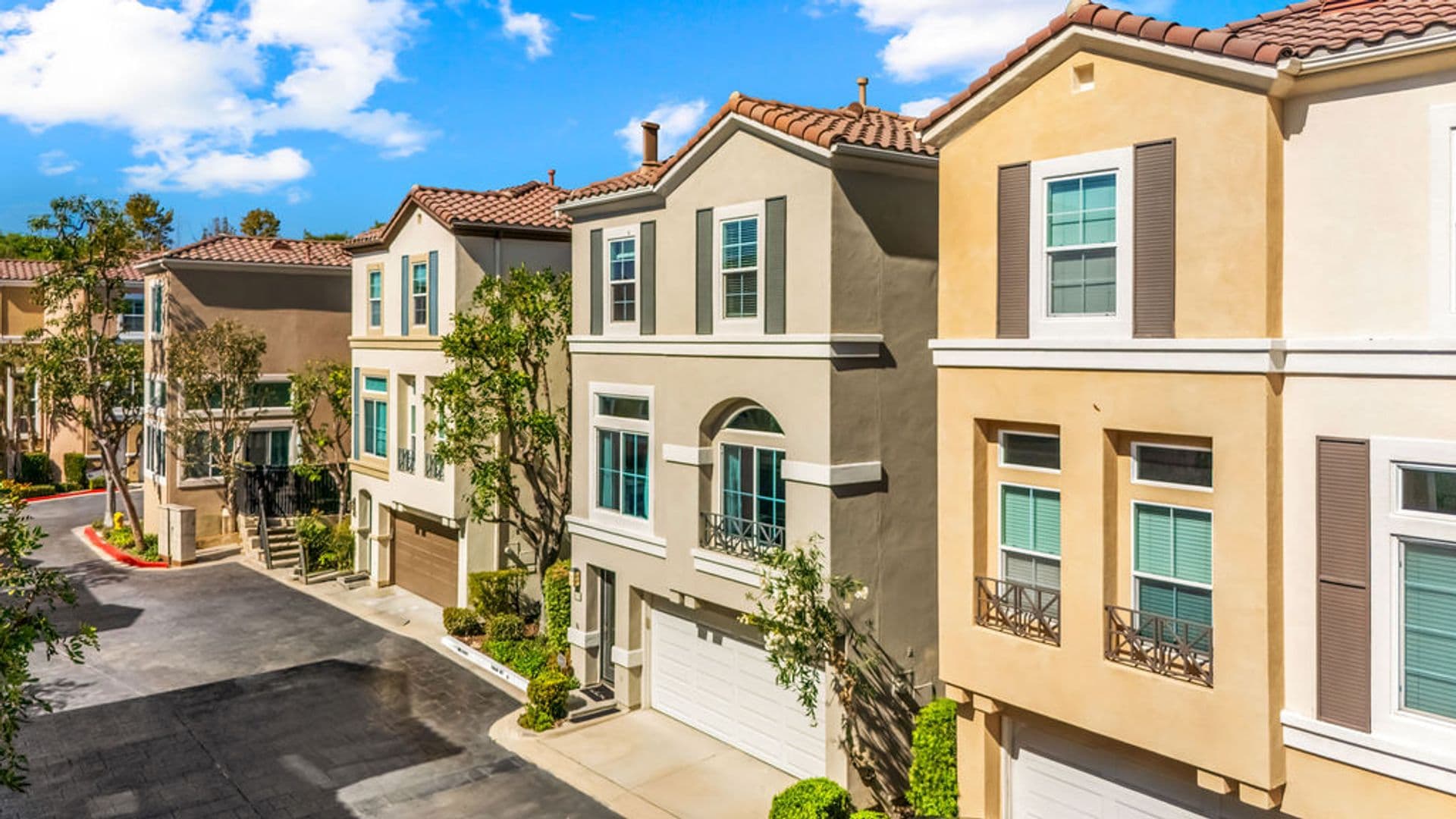 Rancho Santa Margarita House: 205 Montana Del Lago Dr