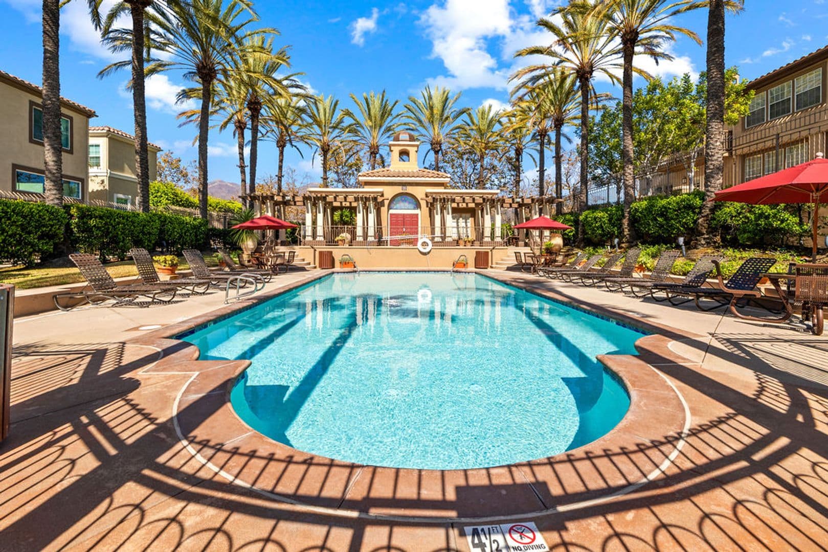 Rancho Santa Margarita House: 205 Montana Del Lago Dr
