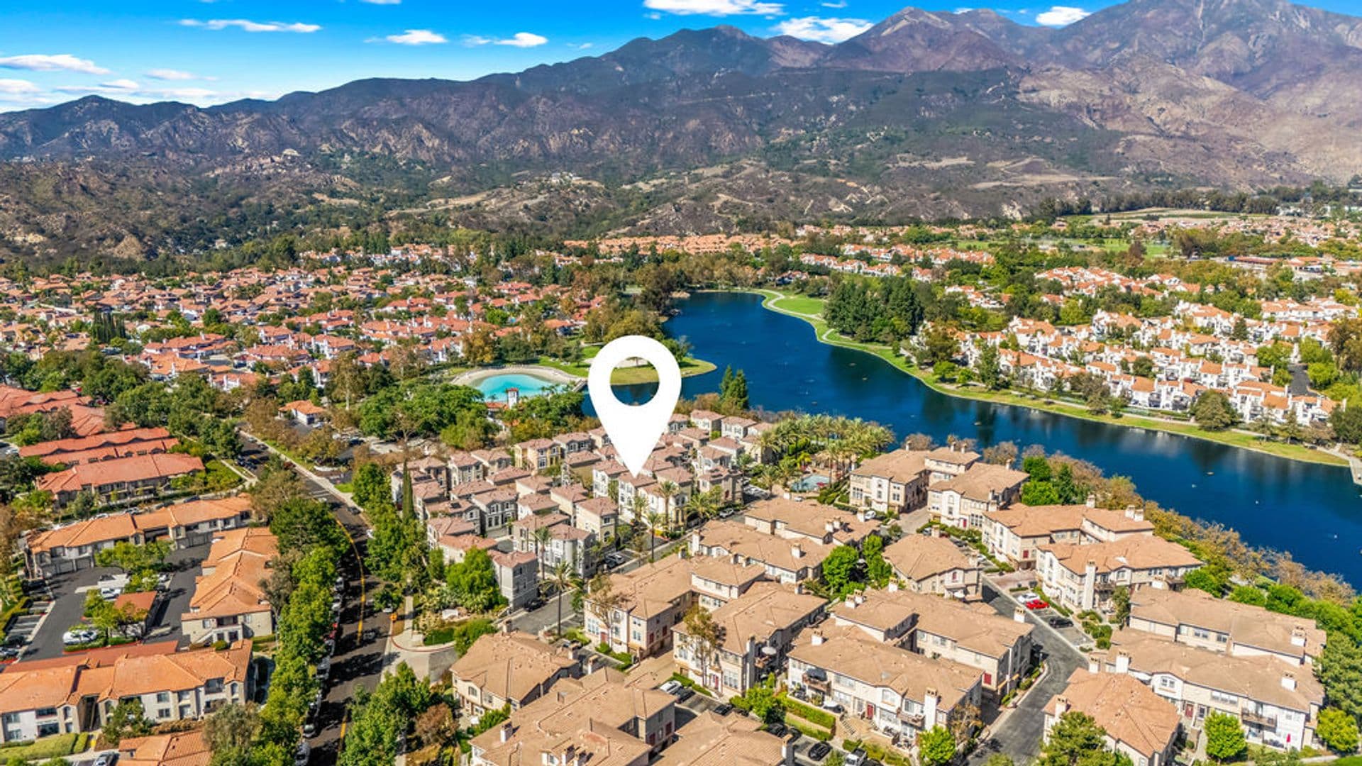 Rancho Santa Margarita House: 205 Montana Del Lago Dr