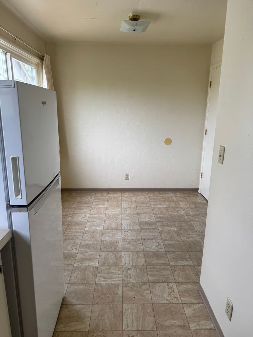Eugene House: 325 W 14th Ave #4
