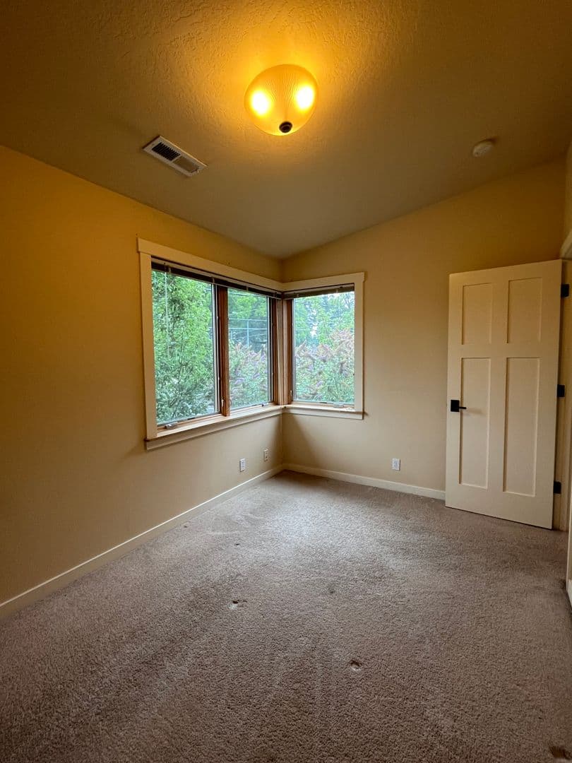 Eugene House: 1445 Perdue Loop