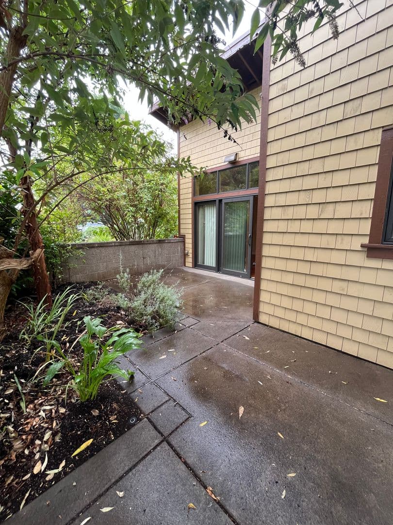 Eugene House: 1445 Perdue Loop