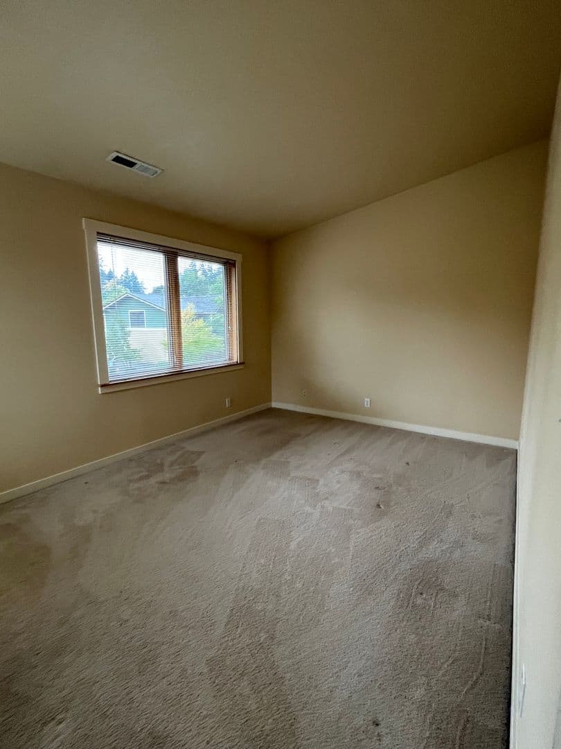 Eugene House: 1445 Perdue Loop