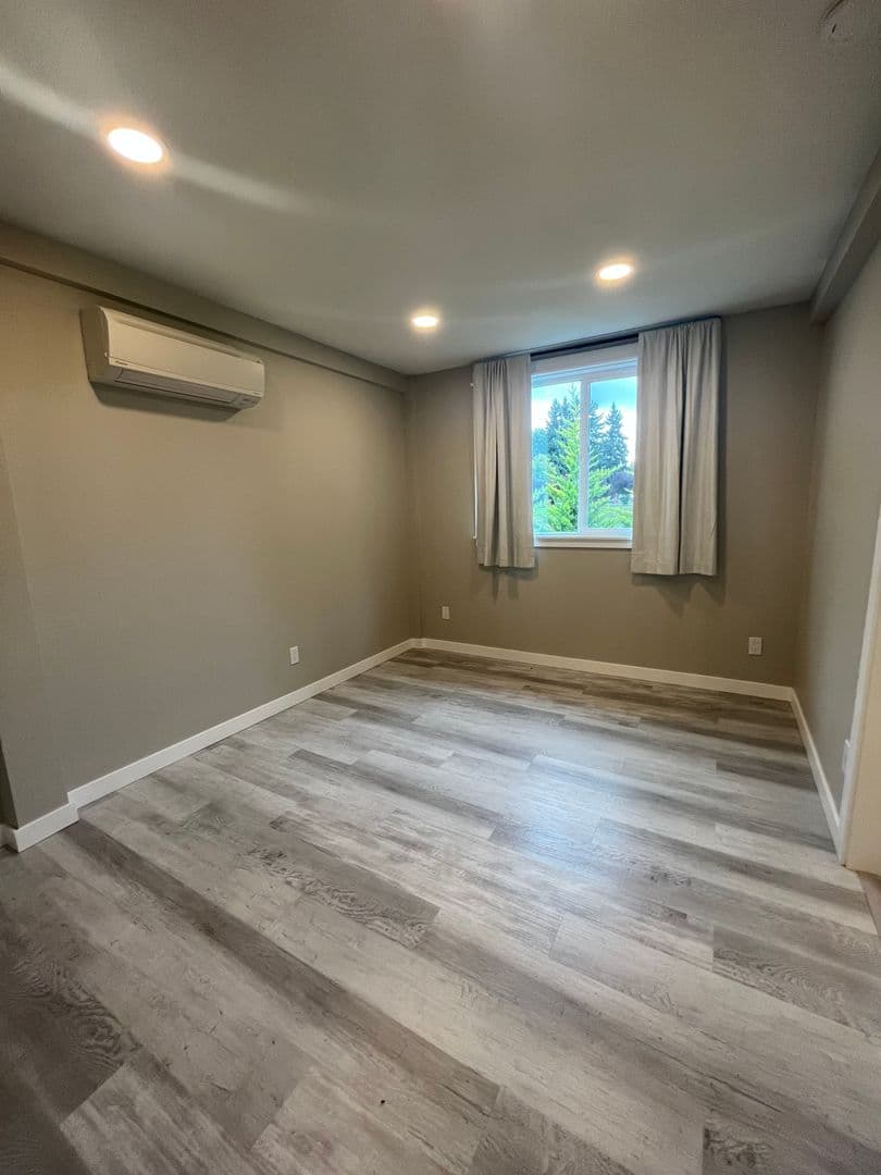 Eugene Apartment: 1625 River Loop 1