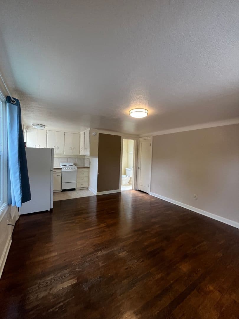 Eugene House: 430 W 12th #2