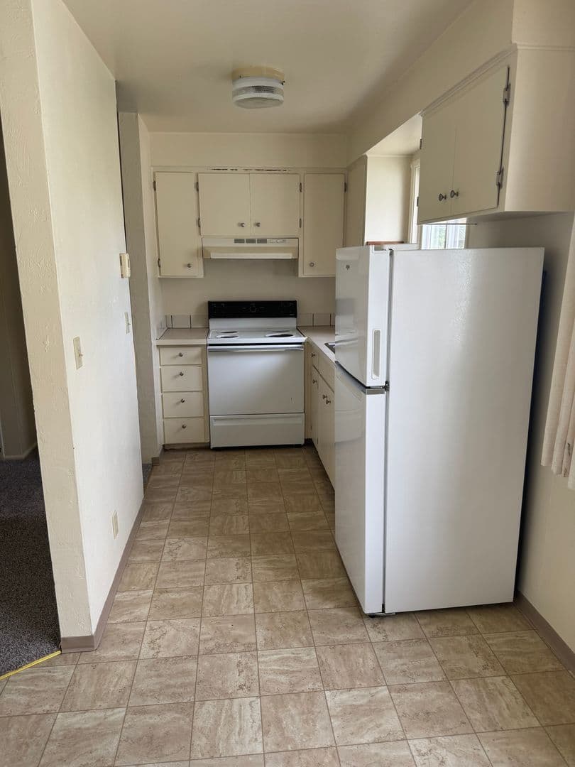 Eugene House: 325 W 14th Ave #4