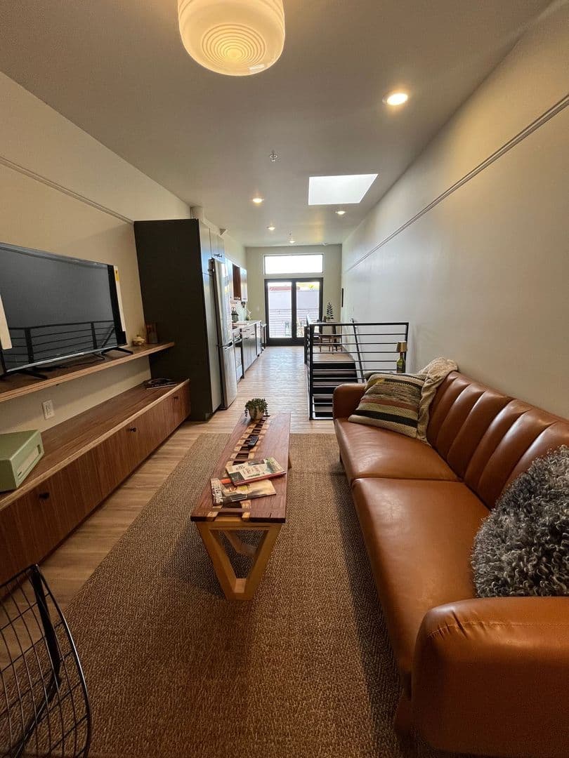 Springfield Apartment: 118 5th St.