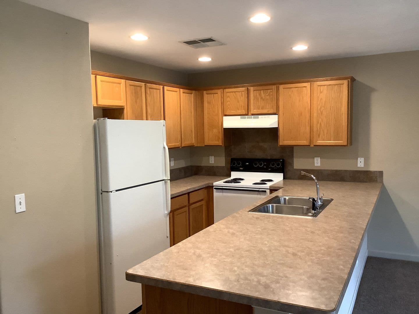 Lowell House: 25 W 4th St