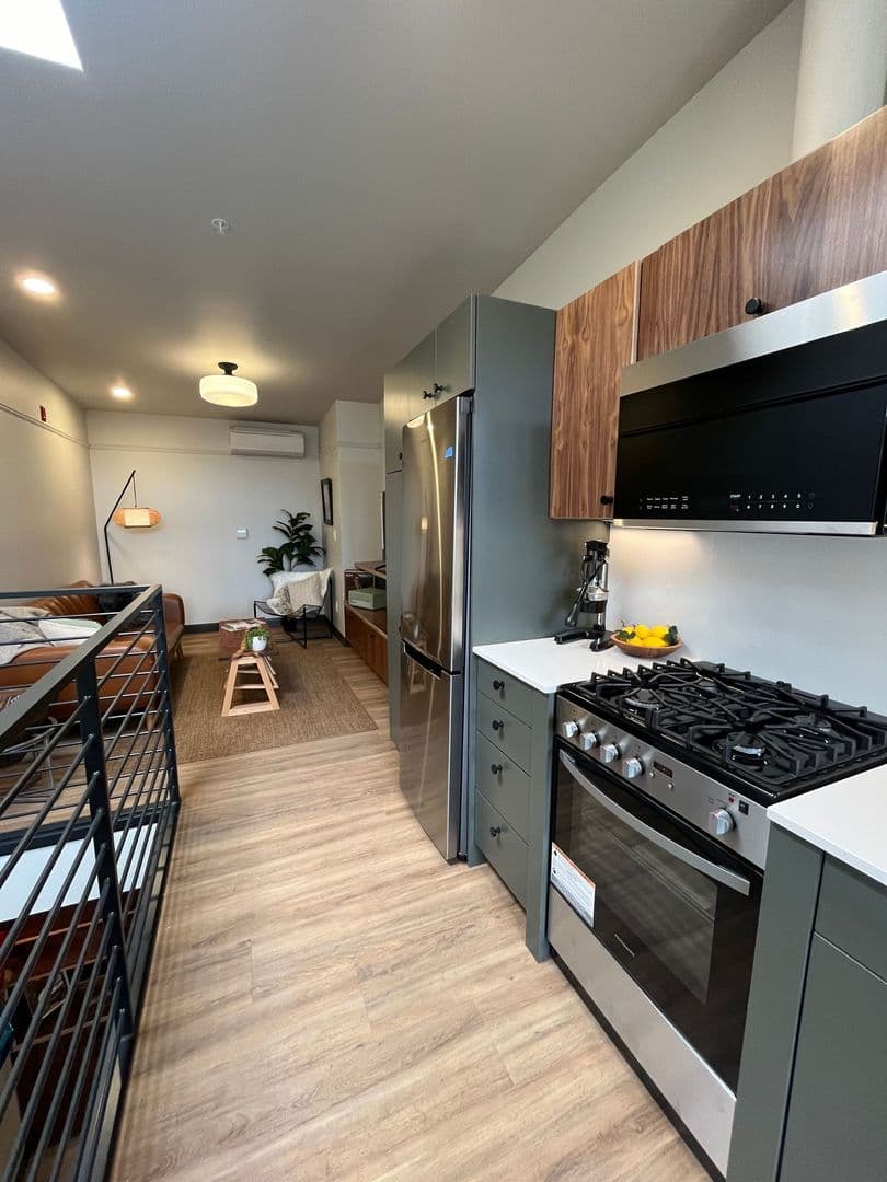 Springfield Apartment: 118 5th St.