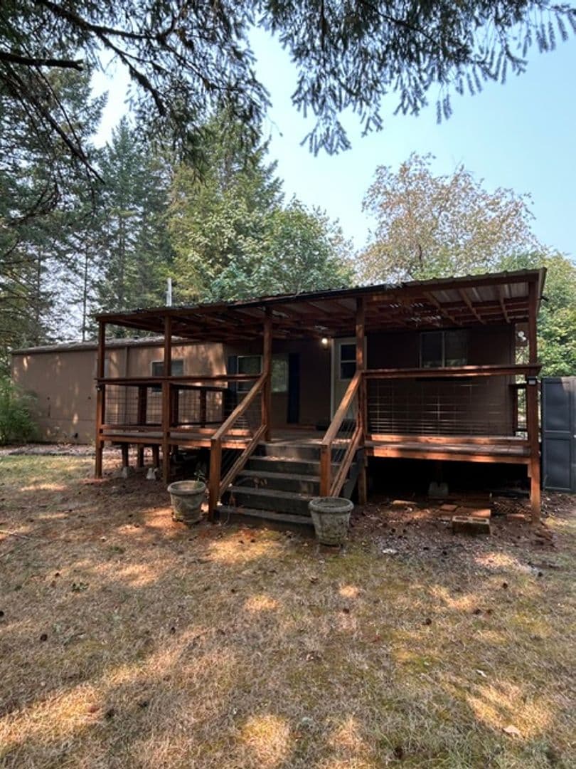 Marcola House: 93089 Marcola Rd
