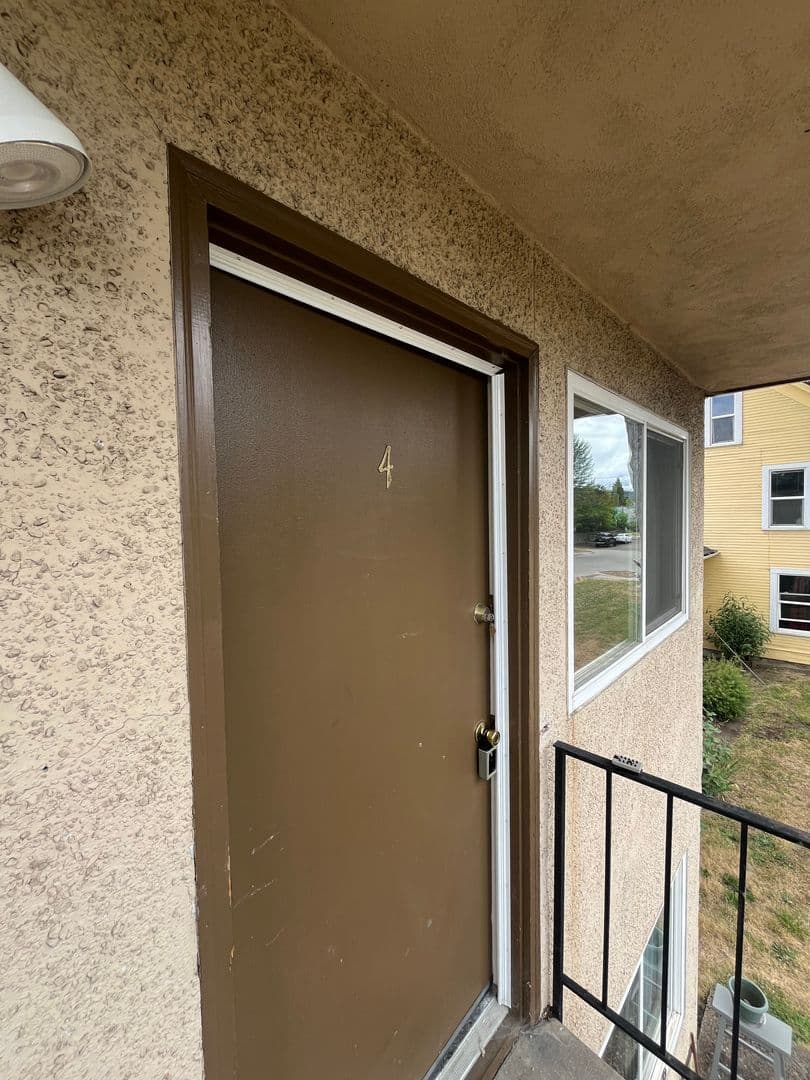Eugene House: 325 W 14th Ave #4
