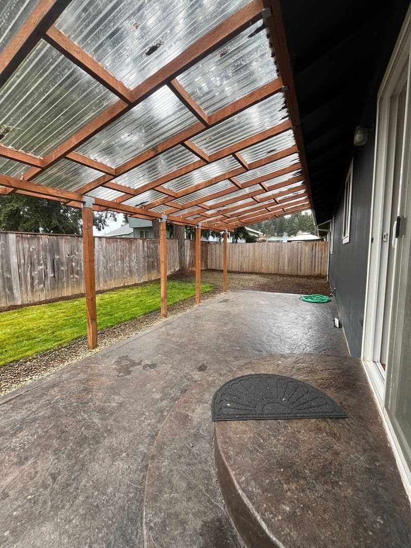 Cottage Grove House: 812 Arthur Ave