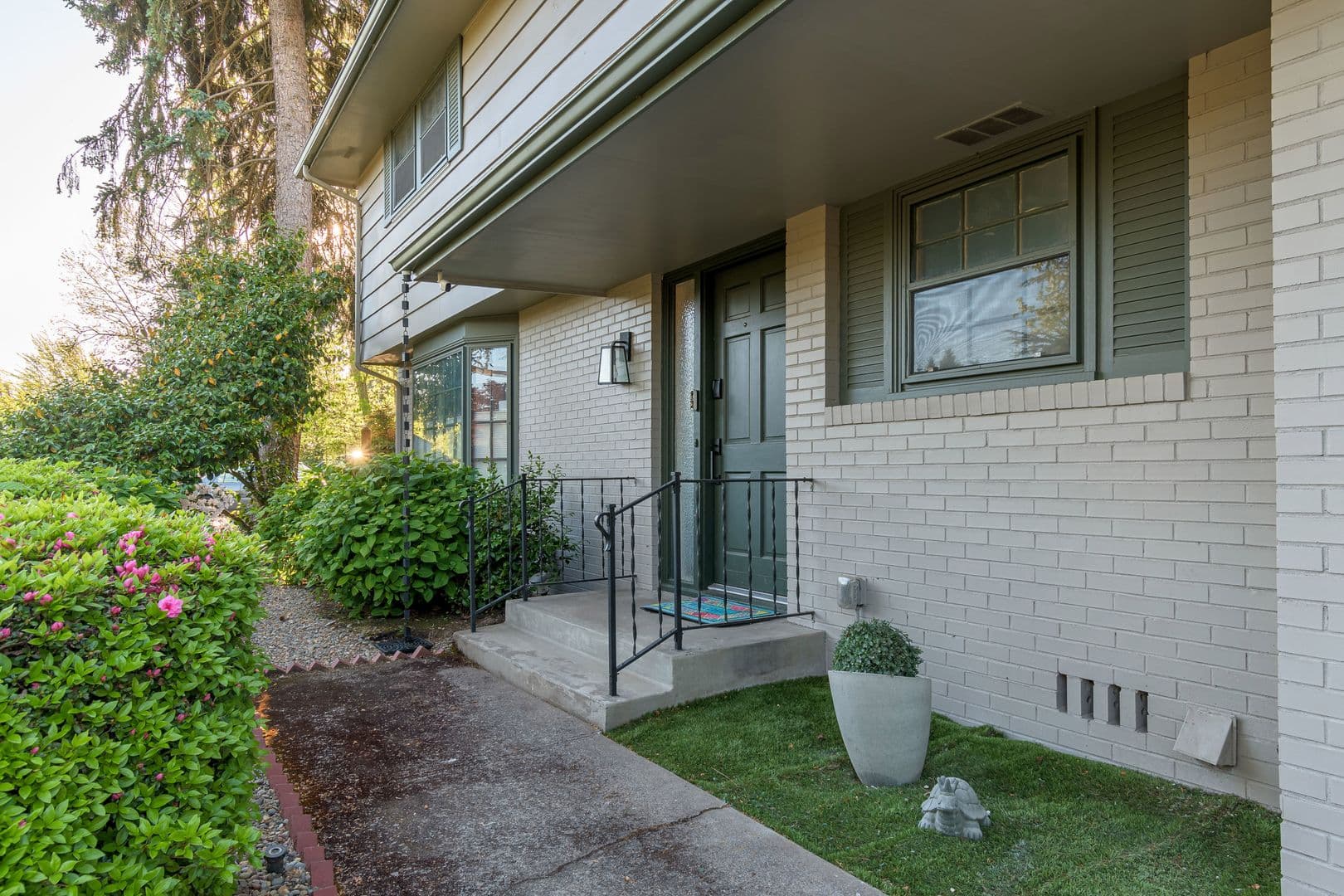 Eugene House: 1565 Flintridge Ave.