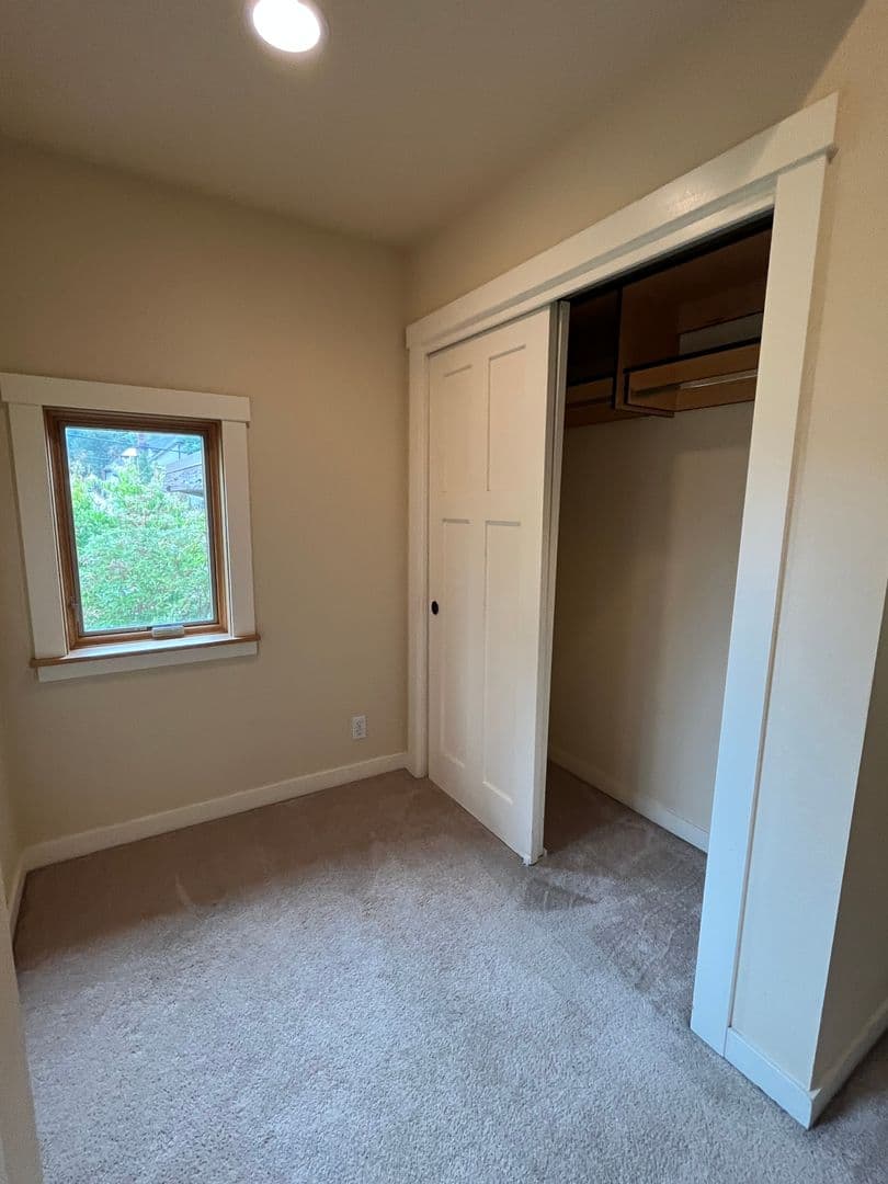 Eugene House: 1445 Perdue Loop